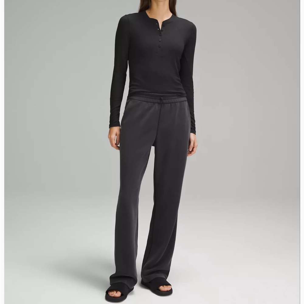 Lululemon Softstreme High Rise Pant NIP sz 4